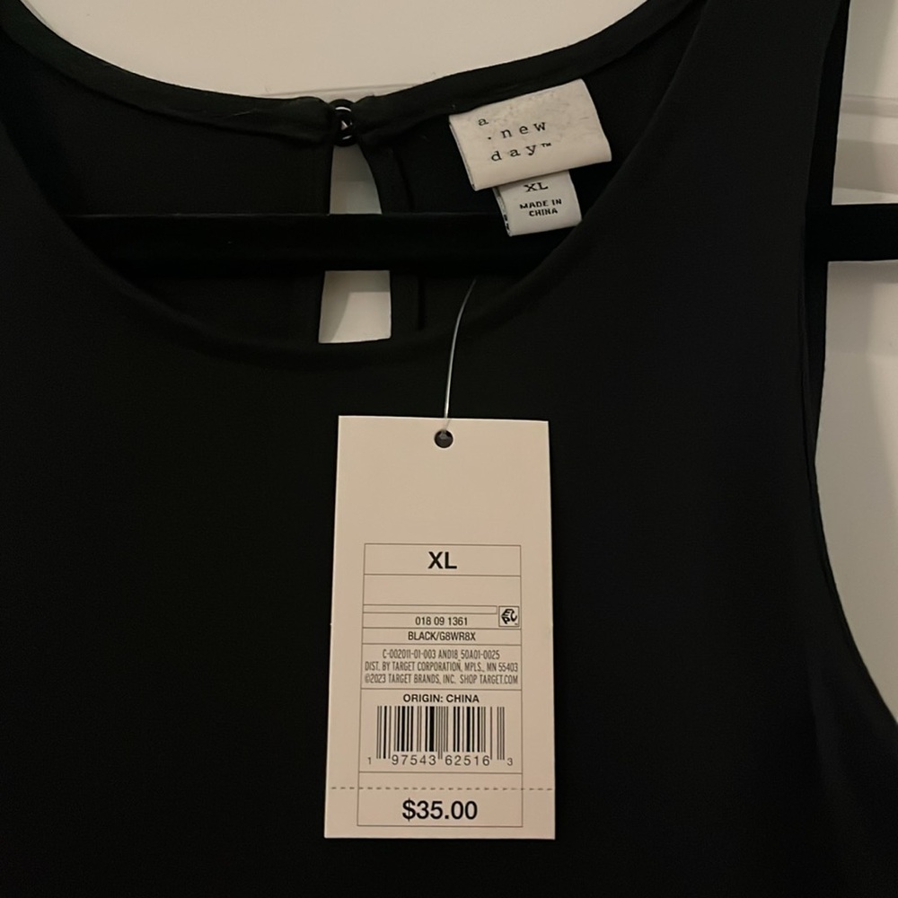 NWT black fitted dress sleeveless cinching on the side - Picture 3 of 8